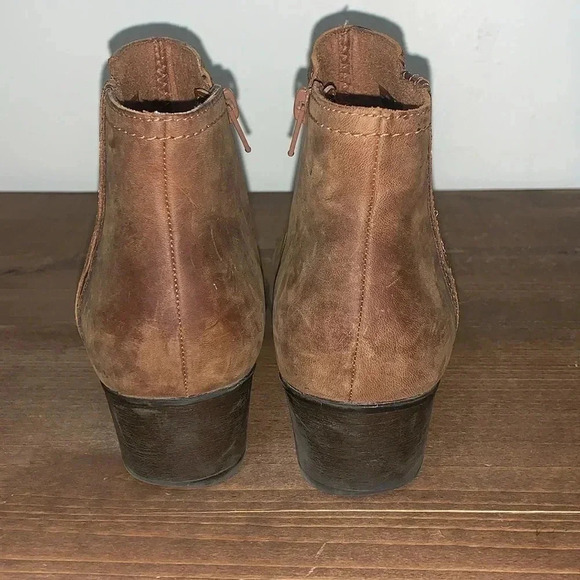 Women’s Clarks Adreena Lilac Ankle Booties Size 8 Brown Leather EUC - Picture 4 of 9